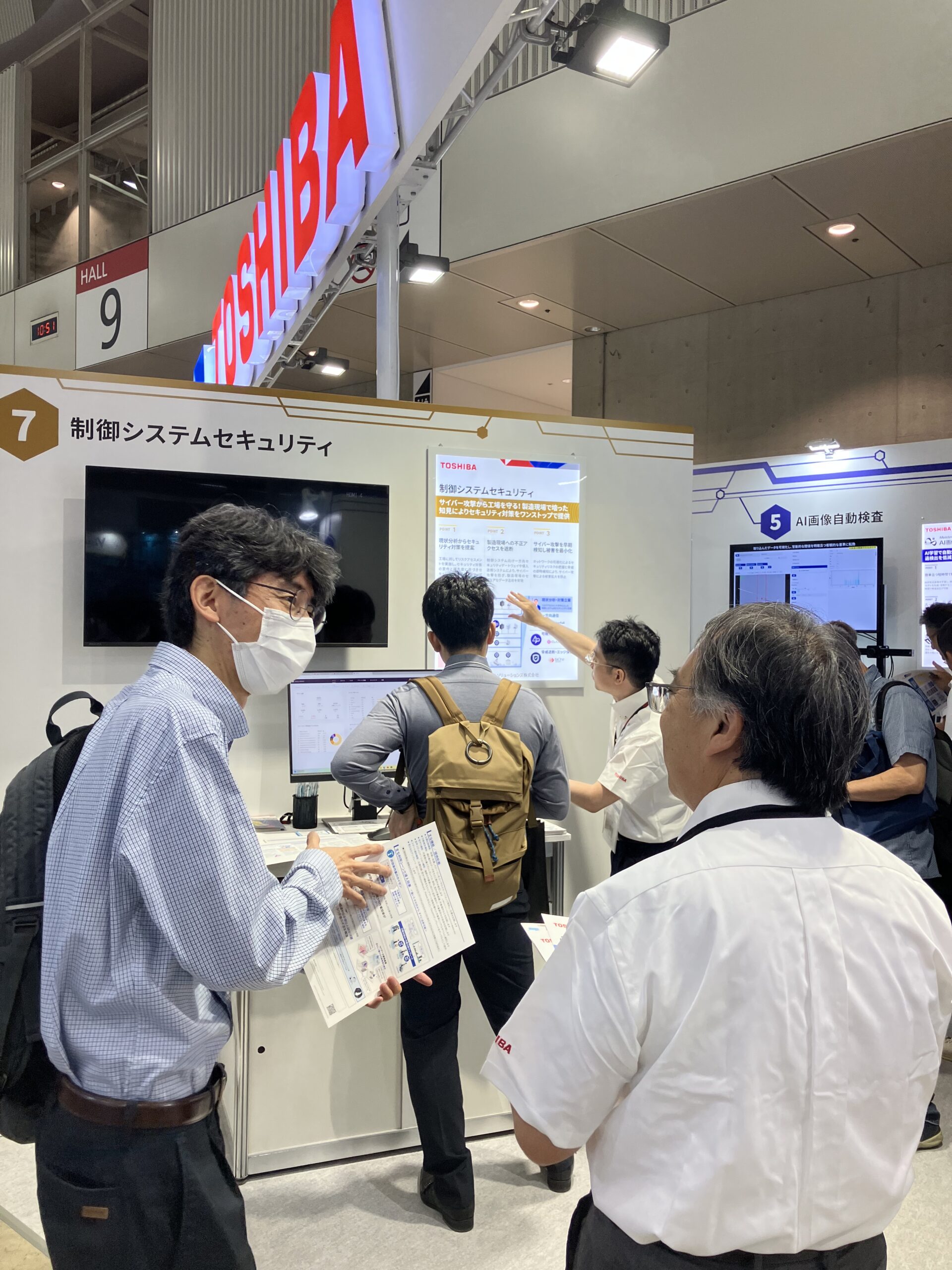 東芝ブース「制御システム」コーナー
